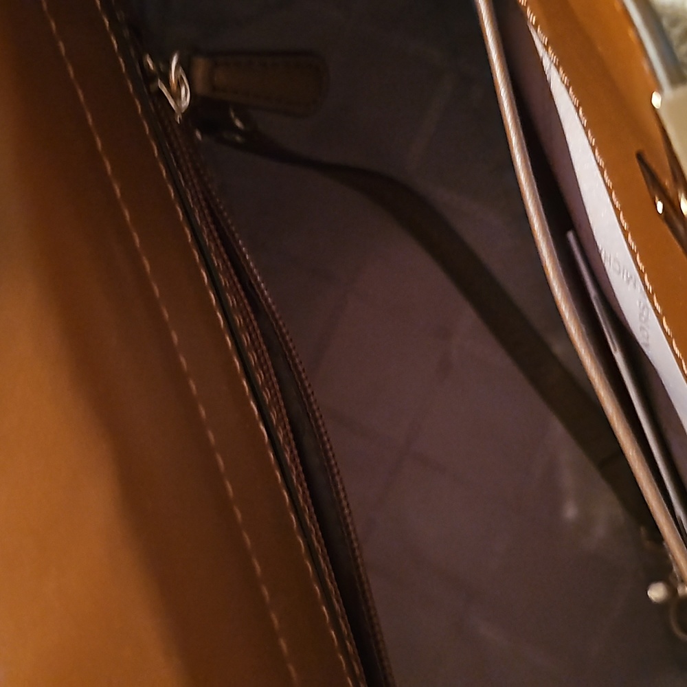 New. MK SATCHEL - Picture 11 of 16